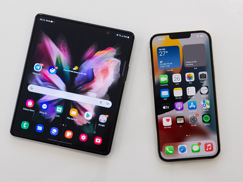 So s&aacute;nh hai điện thoại